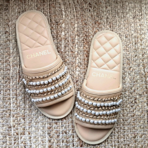HP✨😍CHANEL✨20P💯CC Pearl Chain Slide Mules - Picture 5 of 13